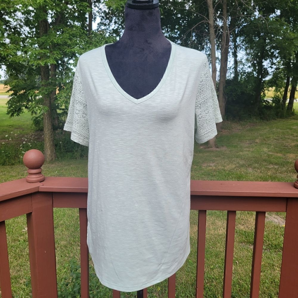 Women's Mint Short Lace Sleeve V-Neck Split Hem Tunic Top Size L
